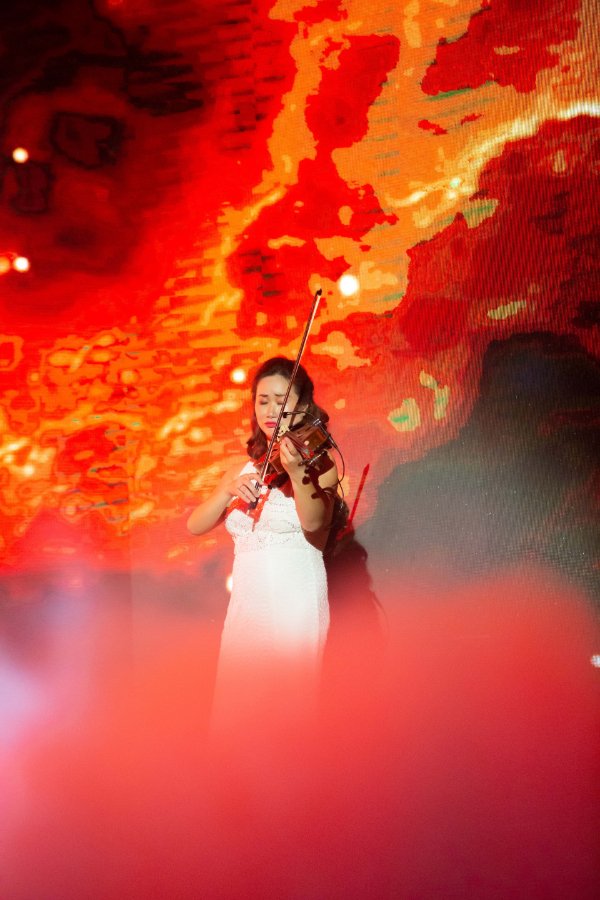 Nữ nghệ sĩ viola Nguyệt Thu thăng hoa trên dòng sông âm nhạc - Ảnh 2. Nữ nghệ sĩ viola Nguyệt Thu thăng hoa trên dòng sông âm nhạc - Ảnh 2.