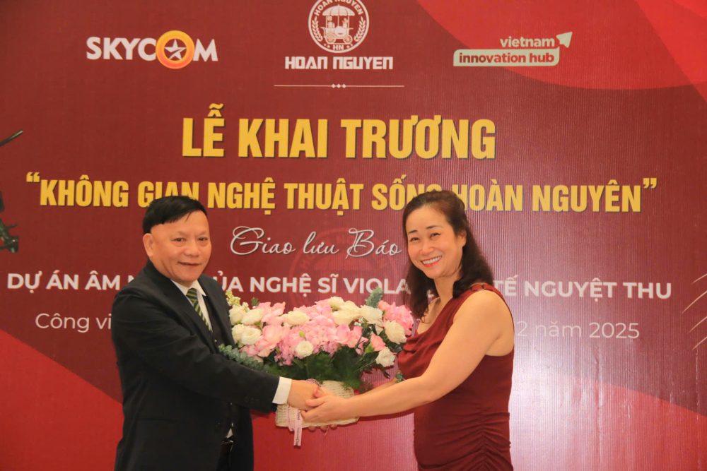 Khai trương Không gian Nghệ thuật sống Hoàn Nguyên tại Công viên Thống Nhất