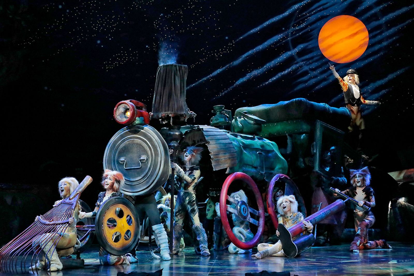 Nhạc kịch: Từ những vở diễn kinh điển đến sân khấu Việt Nam? - WOWWEEKEND