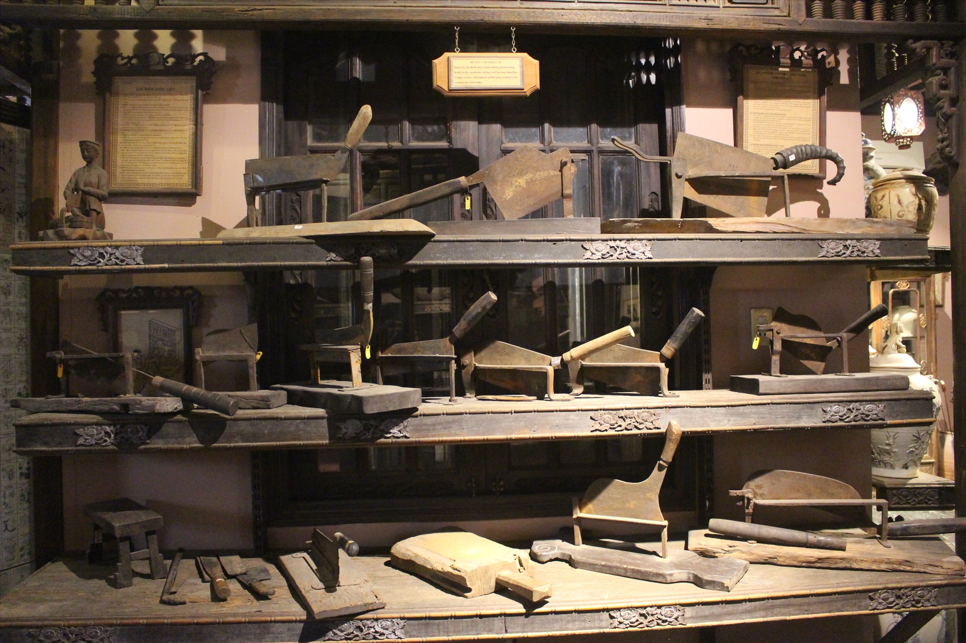 Bộ sưu tập dao cầu thái thuốc.