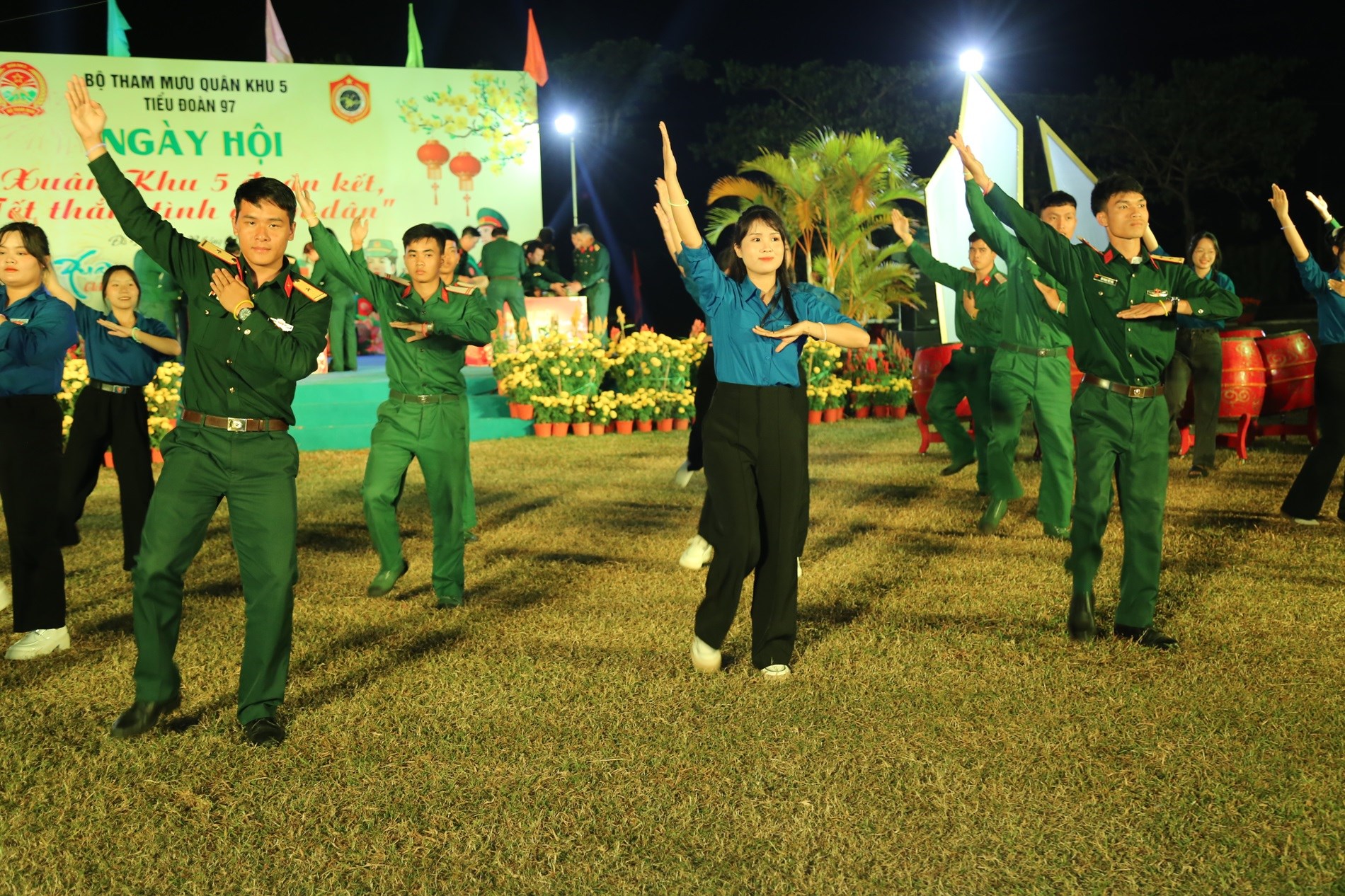 Quân khu 5: Xuân đoàn kết, Tết thắm tình quân dân