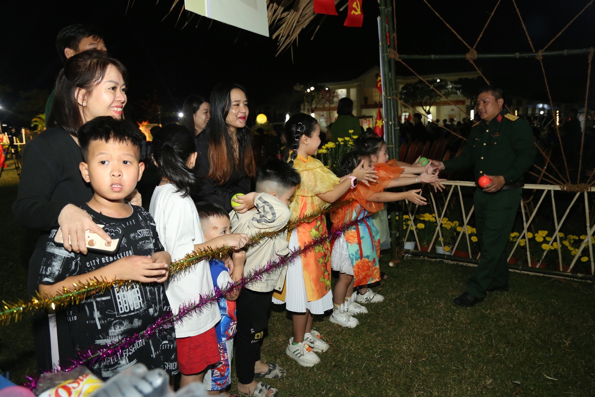 Quân khu 5: Xuân đoàn kết, Tết thắm tình quân dân