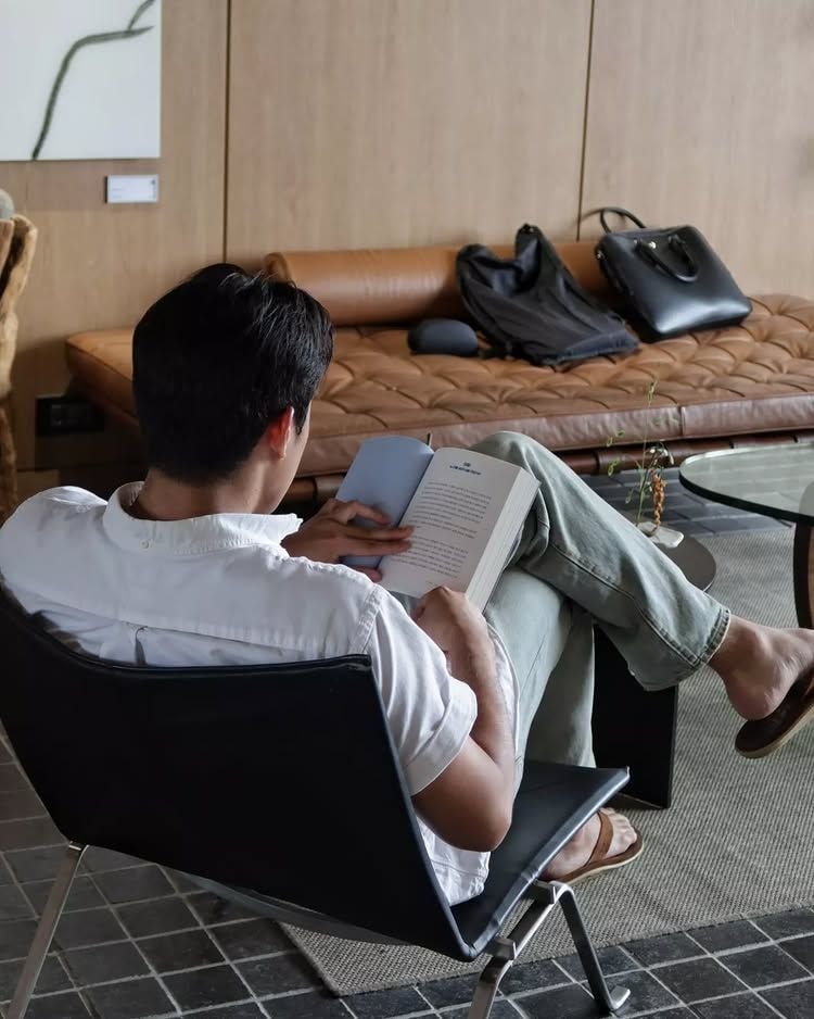 Sống hạnh phúc ở Tuổi 20 , 30 và 40: Hành trình chạm tới sự bình yên - Ảnh 2.