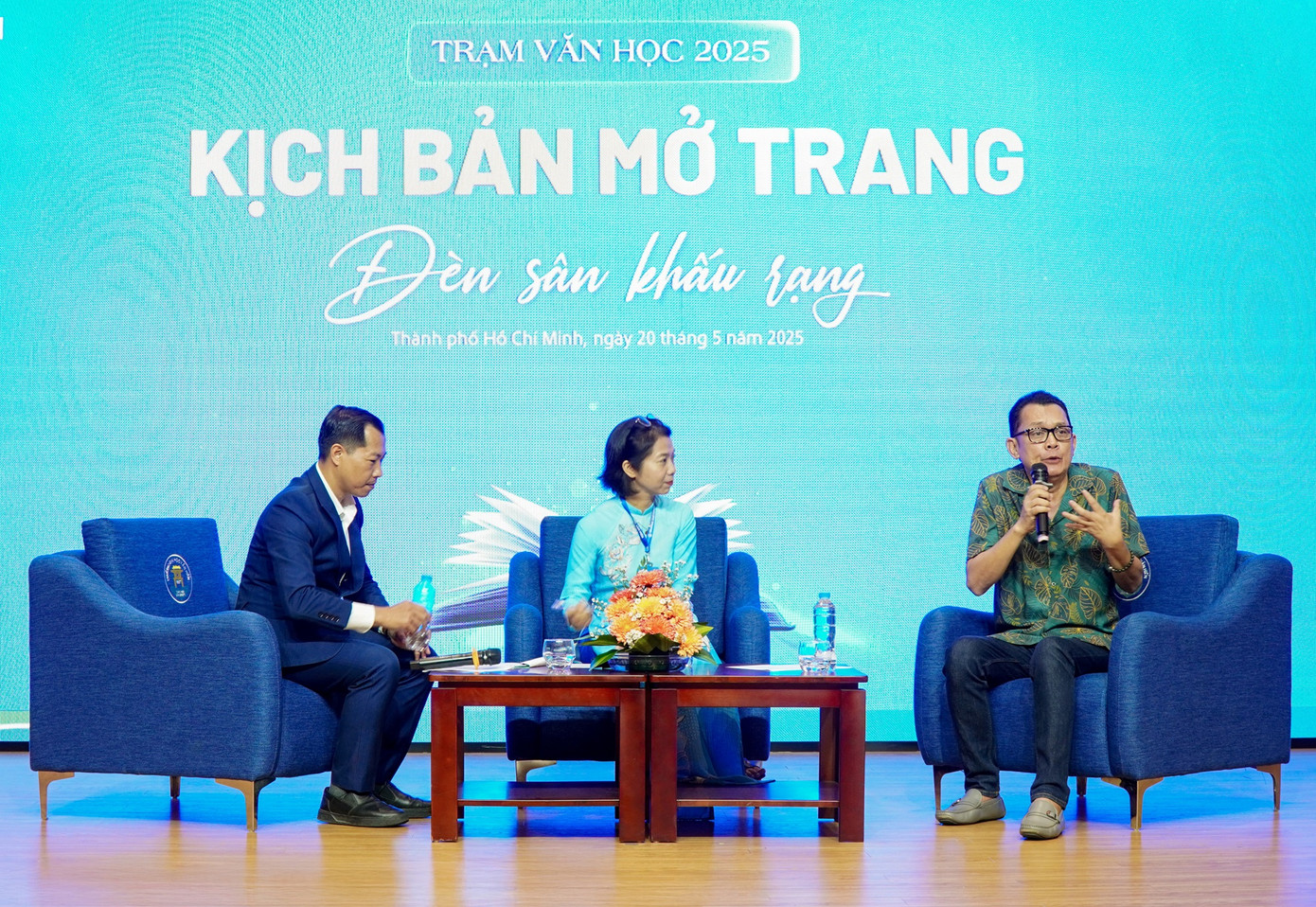 NSƯT Hữu Châu chia sẻ tại chương trình.